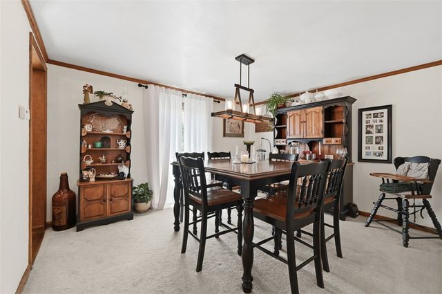 576 Carroll Dr, Irwin, PA 15642