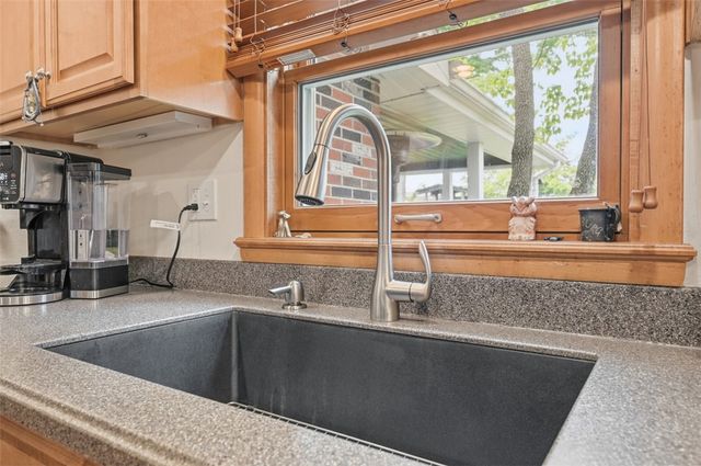 576 Carroll Dr, Irwin, PA 15642