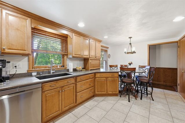 576 Carroll Dr, Irwin, PA 15642
