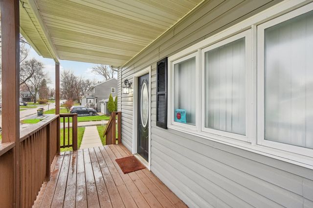 402 Lily Lane, Lakemoor, IL 60051