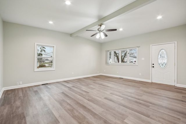 402 Lily Lane, Lakemoor, IL 60051