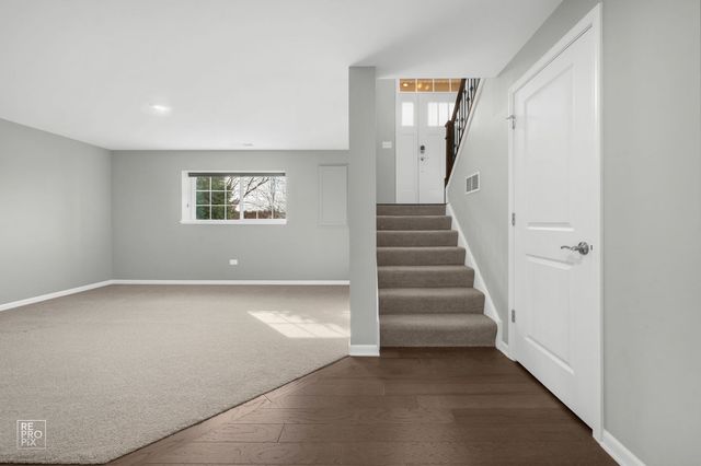 231 Lakeshore Drive 231, Oswego, IL 60543