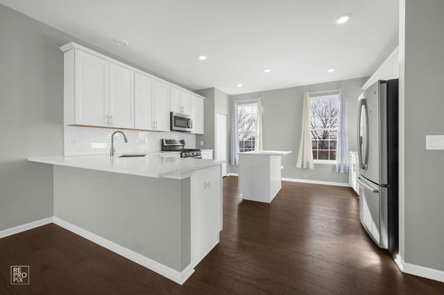 231 Lakeshore Drive 231, Oswego, IL 60543