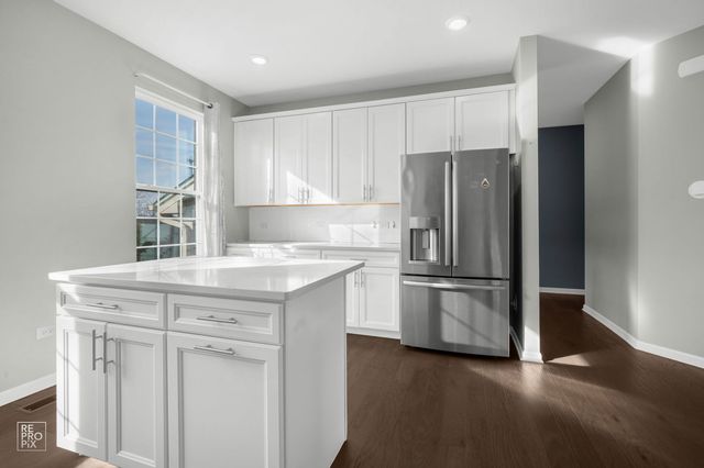 231 Lakeshore Drive 231, Oswego, IL 60543