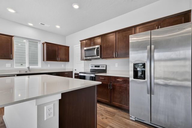 12126 N Greene St, Mead, WA 99021