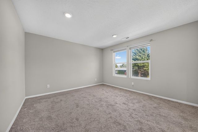 12126 N Greene St, Mead, WA 99021
