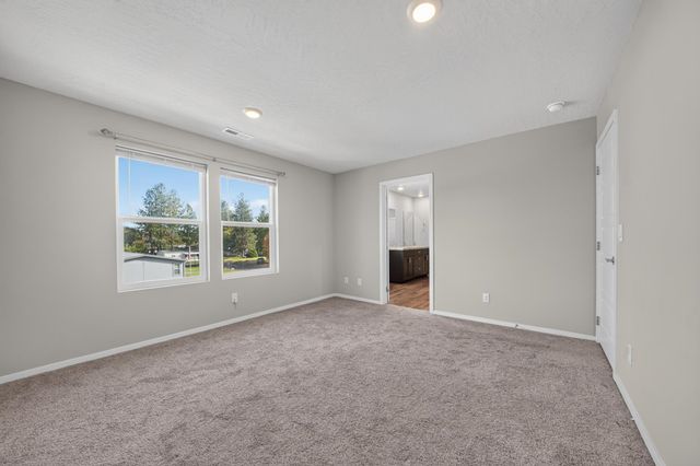 12126 N Greene St, Mead, WA 99021