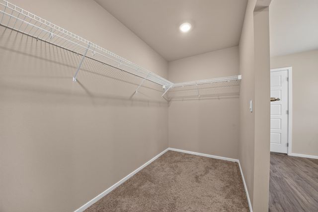 12126 N Greene St, Mead, WA 99021