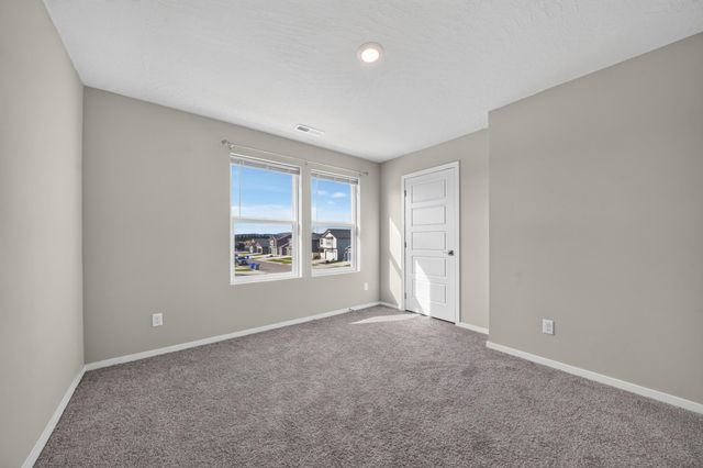 12126 N Greene St, Mead, WA 99021