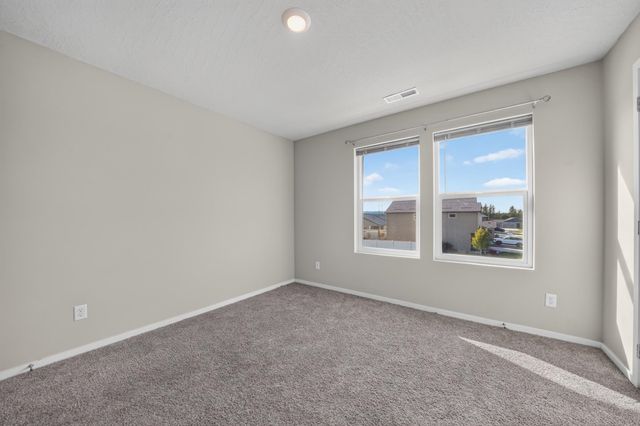 12126 N Greene St, Mead, WA 99021