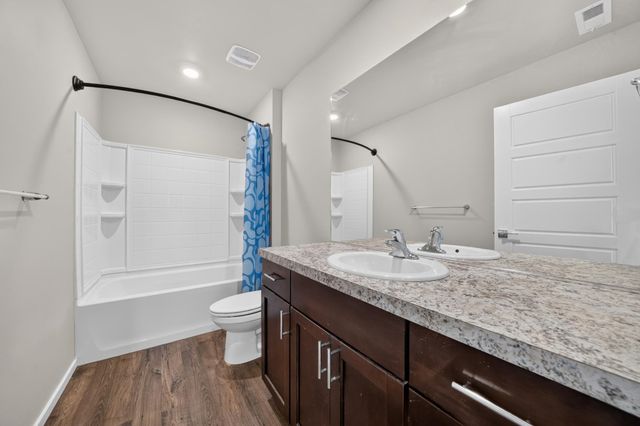 12126 N Greene St, Mead, WA 99021