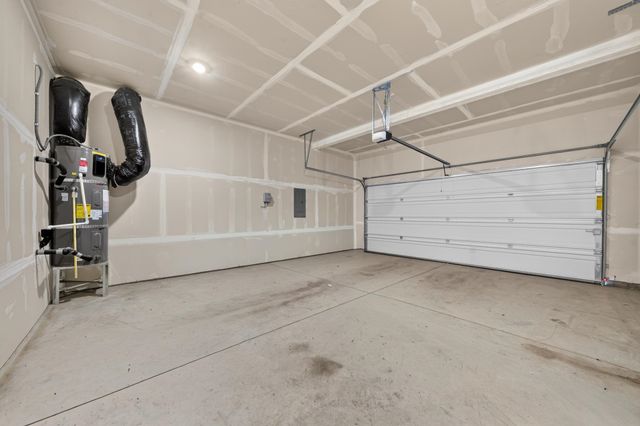 12126 N Greene St, Mead, WA 99021