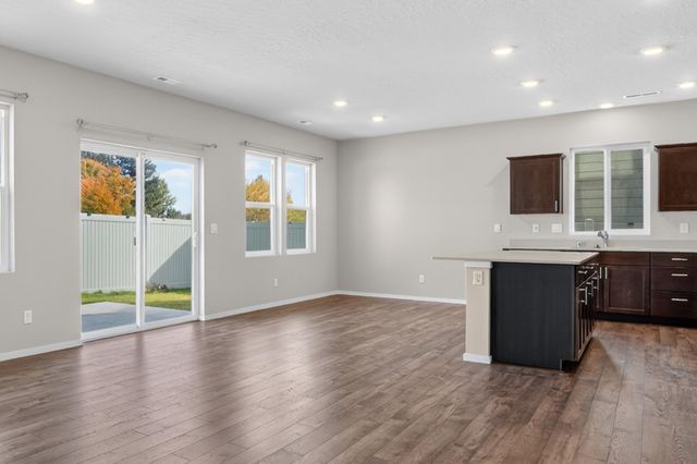 12126 N Greene St, Mead, WA 99021