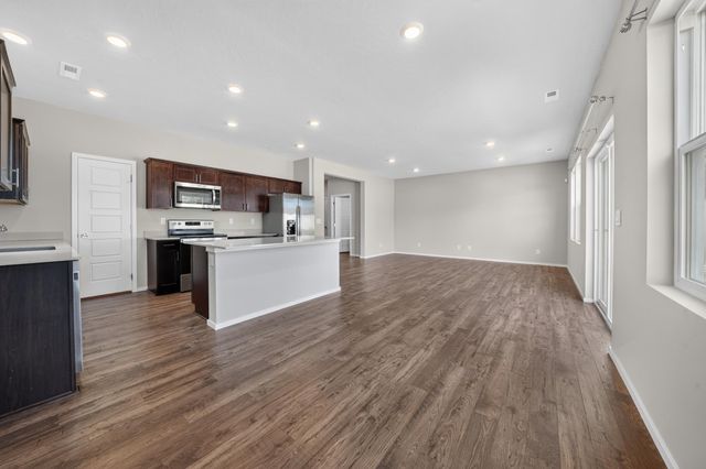 12126 N Greene St, Mead, WA 99021