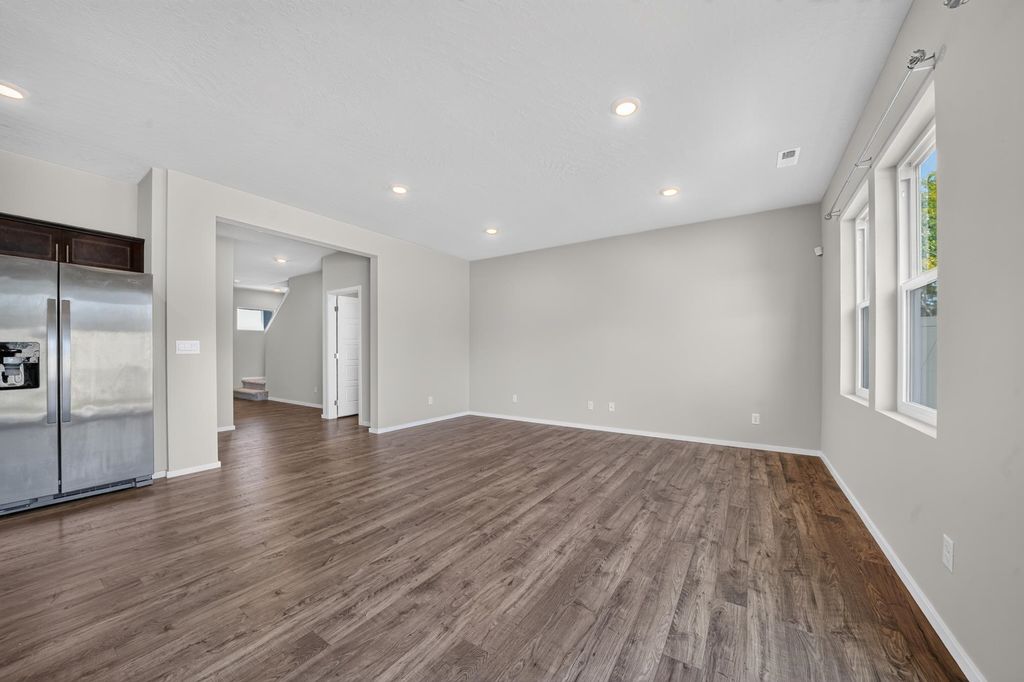 12126 N Greene St, Mead, WA 99021 photo 3
