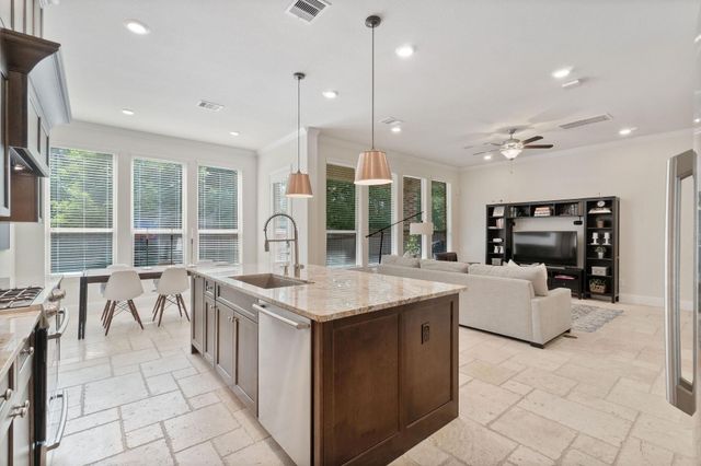 19 Silver Rock Drive, Tomball, TX 77375