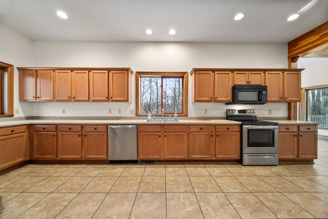 298 NIAGARA POINTE Drive, Erie, PA 16507