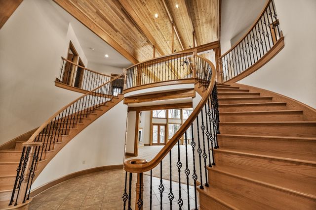 298 NIAGARA POINTE Drive, Erie, PA 16507