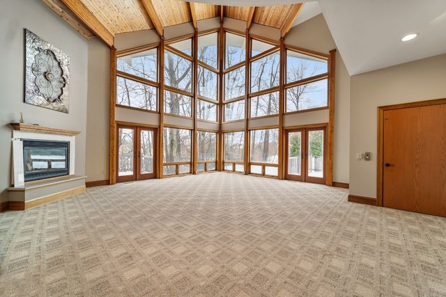 298 NIAGARA POINTE Drive, Erie, PA 16507