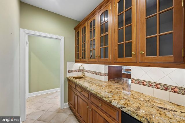 15 OLD COVERED BRIDGE RD, Newtown Square, PA 19073