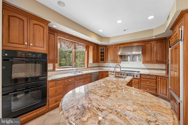 15 OLD COVERED BRIDGE RD, Newtown Square, PA 19073
