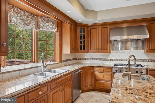 15 OLD COVERED BRIDGE RD, Newtown Square, PA 19073