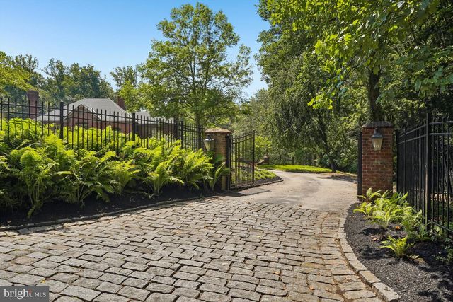 15 OLD COVERED BRIDGE RD, Newtown Square, PA 19073