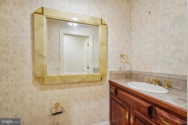 15 OLD COVERED BRIDGE RD, Newtown Square, PA 19073