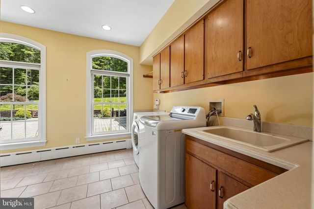 15 OLD COVERED BRIDGE RD, Newtown Square, PA 19073