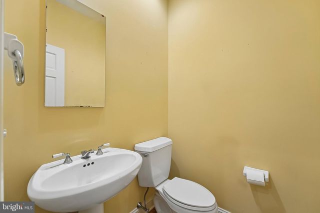 15 OLD COVERED BRIDGE RD, Newtown Square, PA 19073