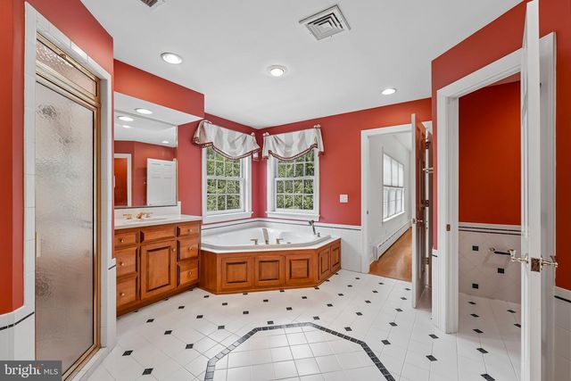 15 OLD COVERED BRIDGE RD, Newtown Square, PA 19073