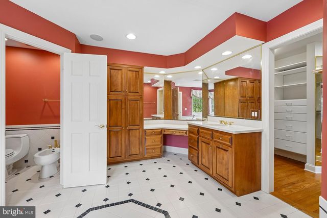 15 OLD COVERED BRIDGE RD, Newtown Square, PA 19073