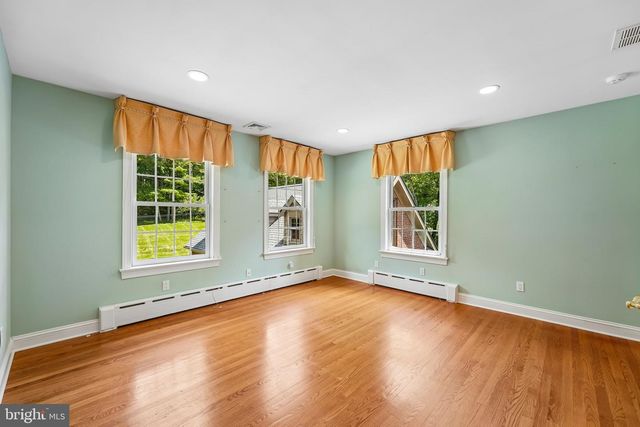 15 OLD COVERED BRIDGE RD, Newtown Square, PA 19073