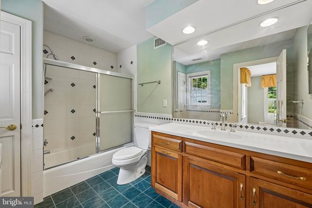 15 OLD COVERED BRIDGE RD, Newtown Square, PA 19073