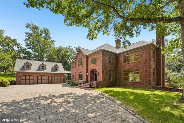 15 OLD COVERED BRIDGE RD, Newtown Square, PA 19073