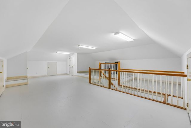 15 OLD COVERED BRIDGE RD, Newtown Square, PA 19073