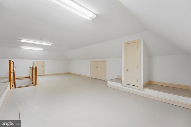 15 OLD COVERED BRIDGE RD, Newtown Square, PA 19073