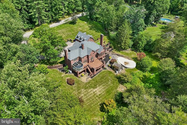 15 OLD COVERED BRIDGE RD, Newtown Square, PA 19073