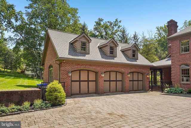 15 OLD COVERED BRIDGE RD, Newtown Square, PA 19073