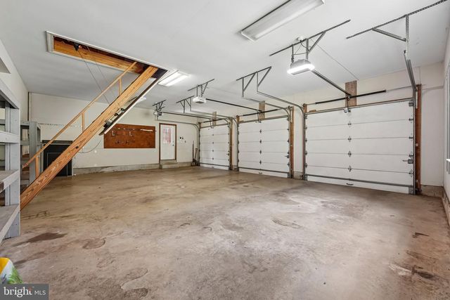 15 OLD COVERED BRIDGE RD, Newtown Square, PA 19073