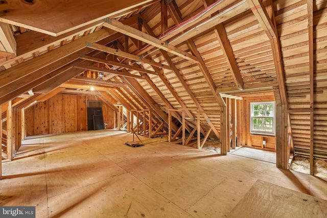 15 OLD COVERED BRIDGE RD, Newtown Square, PA 19073