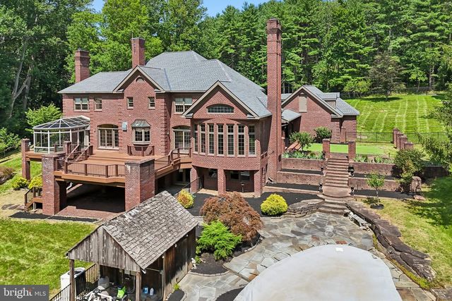 15 OLD COVERED BRIDGE RD, Newtown Square, PA 19073