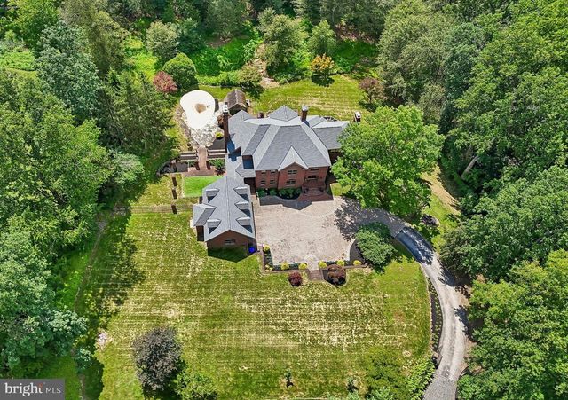 15 OLD COVERED BRIDGE RD, Newtown Square, PA 19073