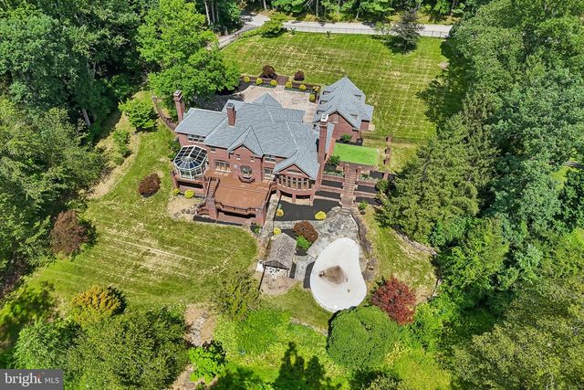 15 OLD COVERED BRIDGE RD, Newtown Square, PA 19073