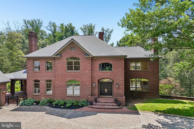 15 OLD COVERED BRIDGE RD, Newtown Square, PA 19073