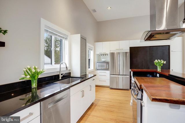 4522 TRAYMORE ST, Bethesda, MD 20814