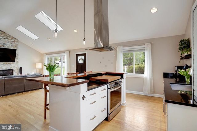 4522 TRAYMORE ST, Bethesda, MD 20814