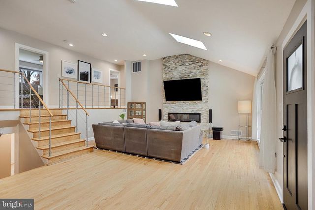 4522 TRAYMORE ST, Bethesda, MD 20814