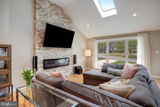 4522 TRAYMORE ST, Bethesda, MD 20814
