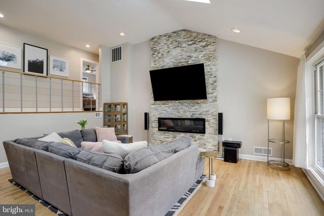 4522 TRAYMORE ST, Bethesda, MD 20814